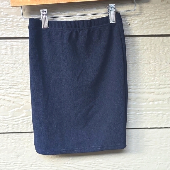 PrettyLittleThing Black Jemmia Split Mini Skirt New with tags NWT 0 - Picture 13 of 13